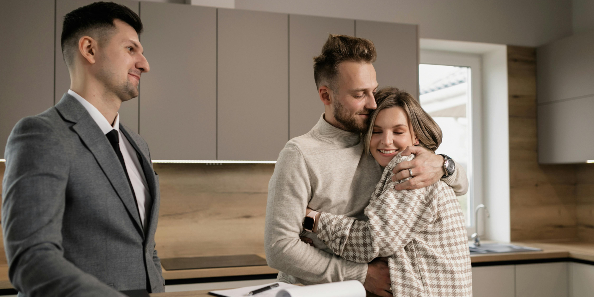 First-Time Homebuyer’s Guide: Happy Couple as First-Time Homeowners